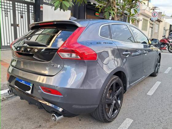 VOLVO V40 2.0 T5 R DESIGN TURBO GASOLINA 4P AUTOMÁTICO